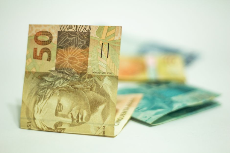 reparado-758-cuanto-esta-el-dolar-hoy-en-brasil